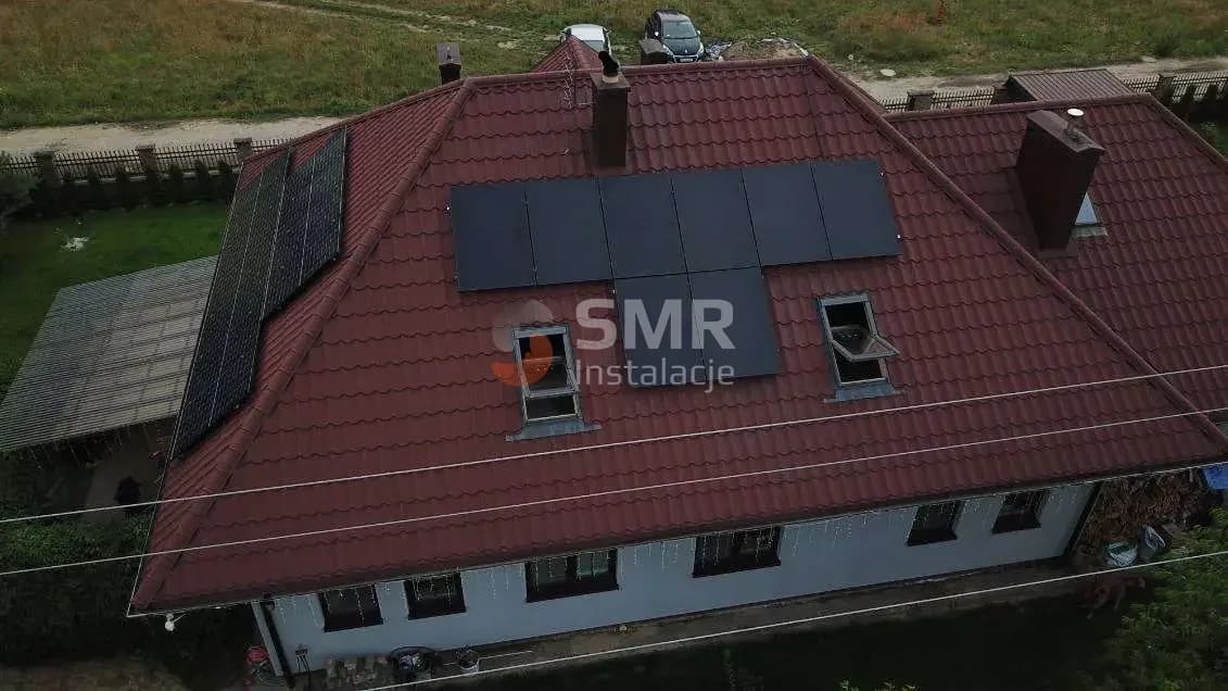 Fotowoltaika 9 kWp na dachu z czerwoną dachówką, Dąbrowa Chotomowska